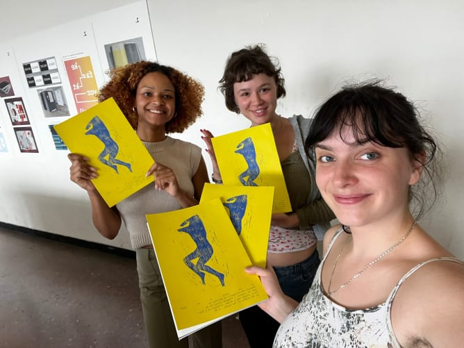Malina Ellen and Sophie with the first Dummys of the magazine
