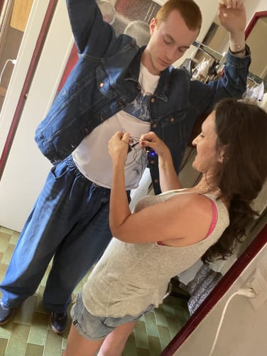 Zach et Katia lors d'une pose de micro