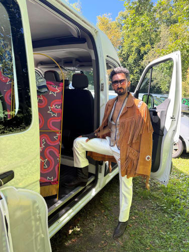 Gürkan in der Ankleide