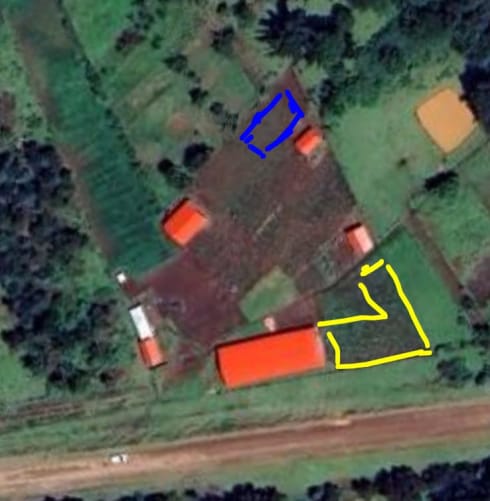 And here is the school from above: in blue where a dormitory has already been built; in yellow is the area where the classrooms will be built.