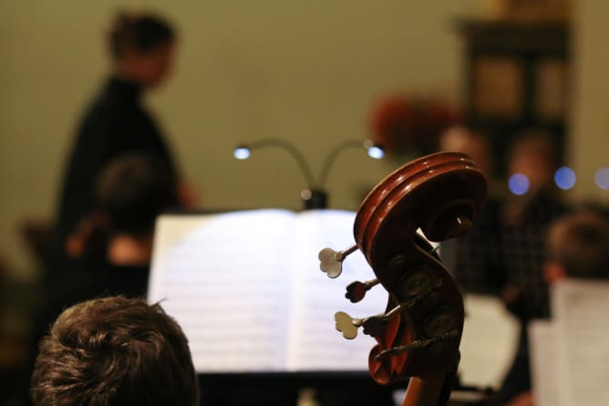 Wir sammeln u.a. Geld für Noten, Orchester und Licht