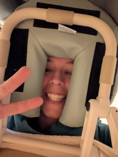 Die Massageliege ist bereit! La table de massage est prête!