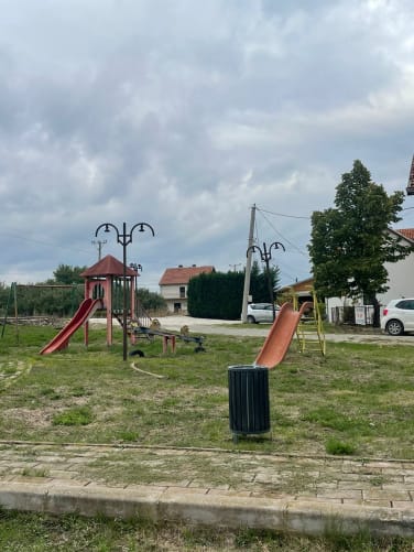 Reparations of benches and wastebins (October)