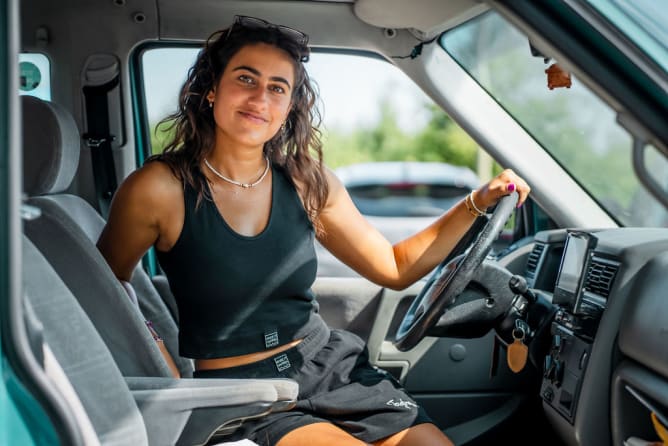Lalika in Tagtraum Crop Top und Shorts - Fotoshooting Greifensee 2024