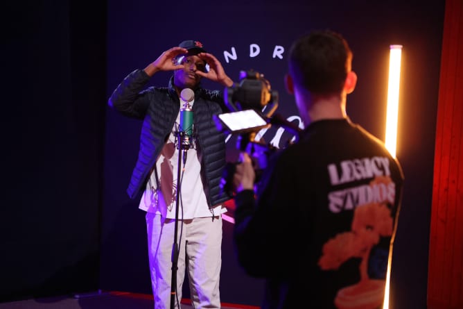 En plein travail avec l'équipe vidéo !