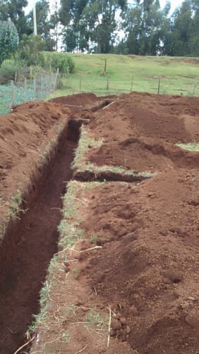 Excavations pour les fondations des salles de classe