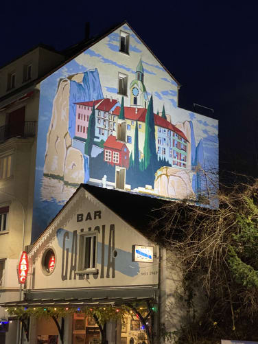 Das Mural in der Nacht. 