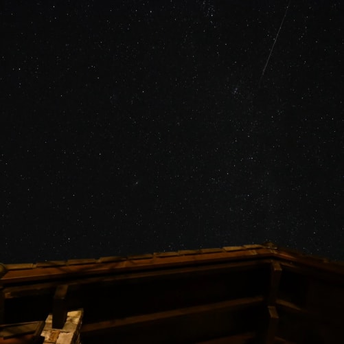 Notre terrasse, traversée par la voie lactée et les étoiles filantes