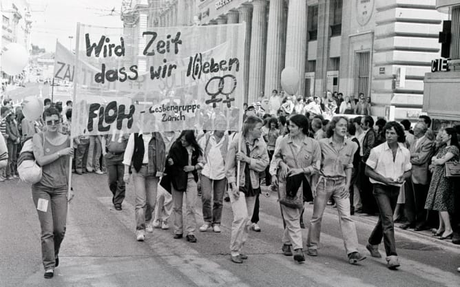 Ein Transpi – viele Einsätze! Demo in Lausanne 1981 (Bild: Sabine Wunderlin)