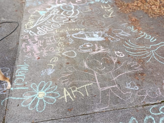 Fresque du bonheur réalisée par des joueurs