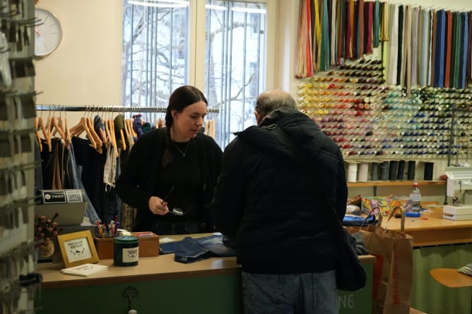 Beratung für Änderungen, wie das Weiten von Hosen