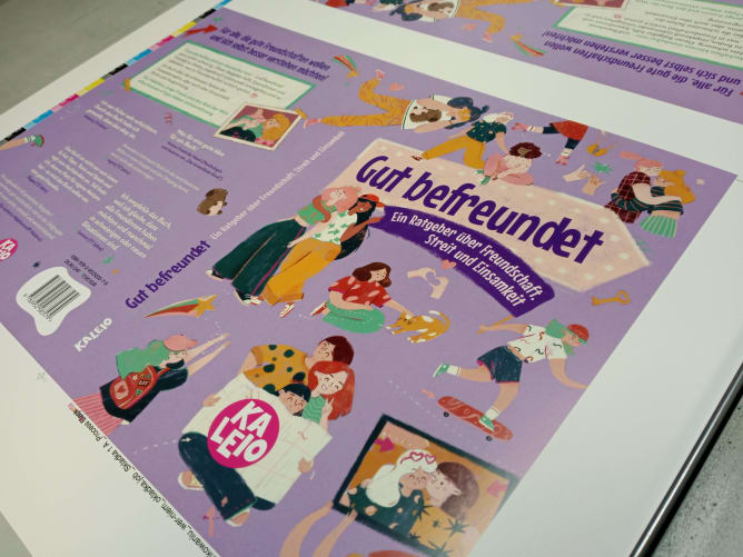 Der erste KALEIO-Freundschaftsratgeber wird gedruckt.