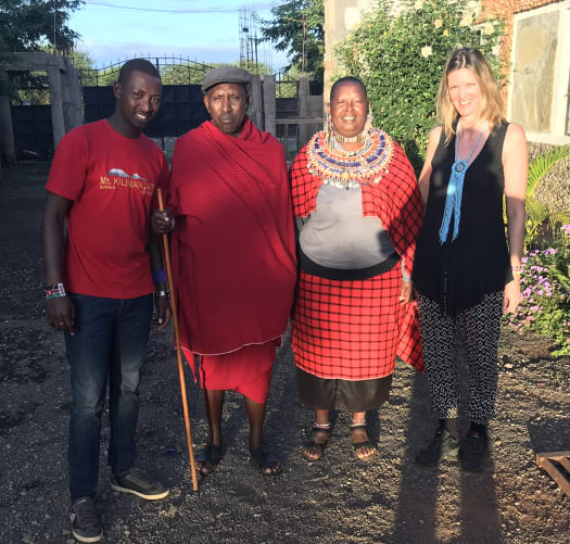 Ich selbst (auf Foto rechts) werde regelmäßig mit den Partnern in Kontakt stehen und persönlich vor Ort mindestens 1x jährlich mitwirken.