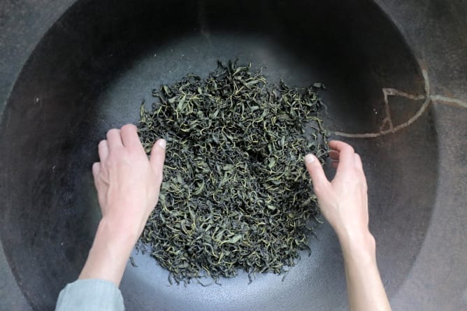 Pan firing for green tea