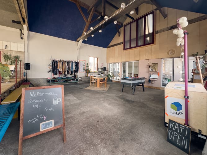 Labör von innen (den Raum werden wir in einen ausstellungs-, interaktions- und dialogfreundlichen Ort verwandeln)