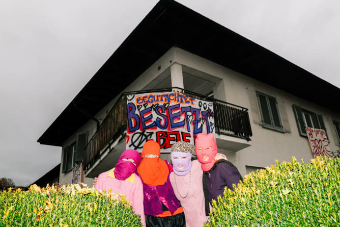 ...berichten über Besetzungen...