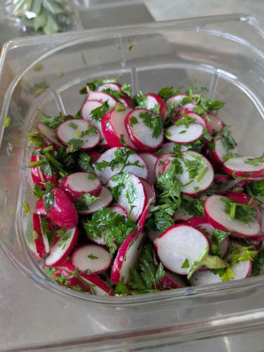 Radieschen-Kerbelsalat