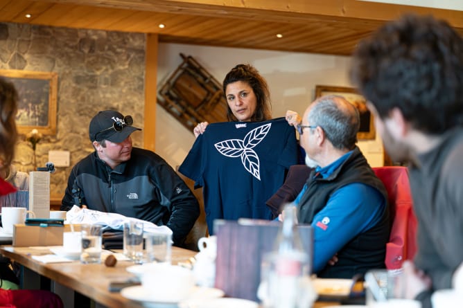 Photo d'Arnaud: Présentation des vêtements de la marque Isaac-Isaacc