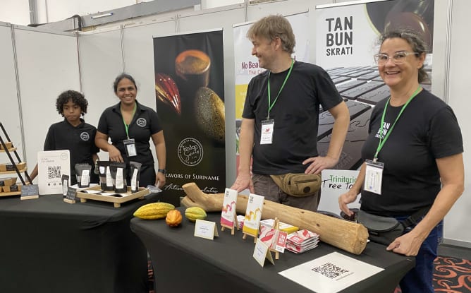 Klein aber fein - der Stand unserer Partner an der Landbau-Messe in Paramaribo