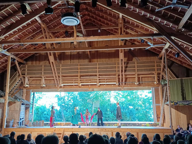 Rainbacher Theaterstadel mit offener Bühnenrückwand