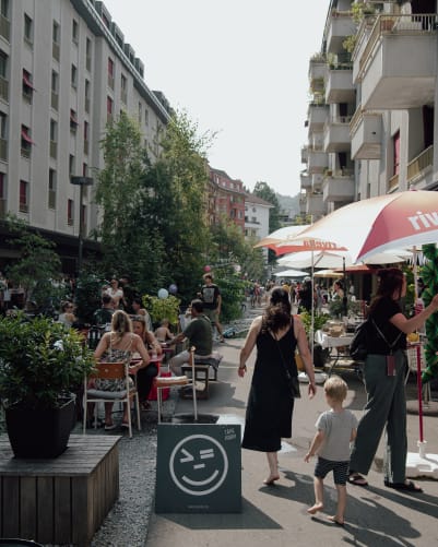 Die Claridenstrasse: Gemütlich, begrünt, zum Verweilen