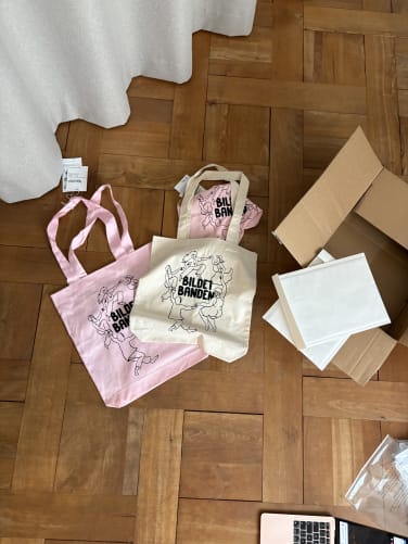 Die Taschen sind so schön geworden omg und machen sich auch super als Begleiterin in die Badi