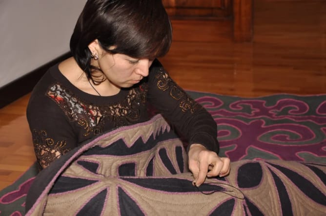 SHYRDAK nähen -Handarbeit in Kirgistan...