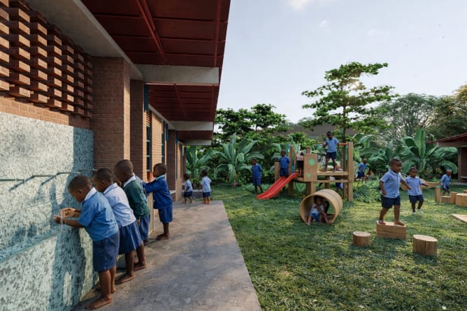 Geplanter Aussenbereich mit Garten und Spielplatz
