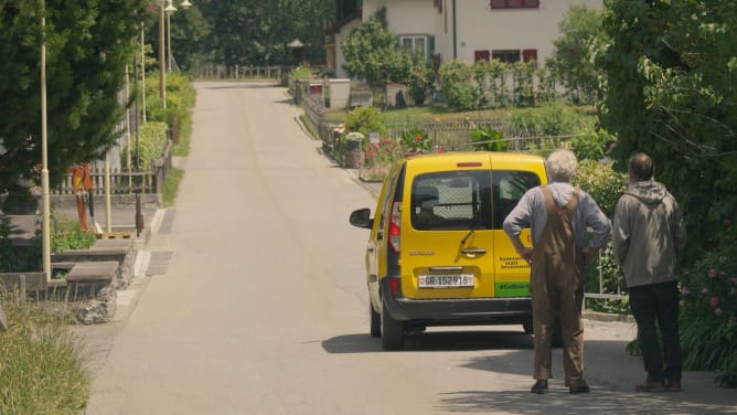 Hauslieferdienst war einmal; doch für den Dreh kam sogar DIE POST mit dem Stromer-Auto, um das schwere Paket nach Mainz zu befördern