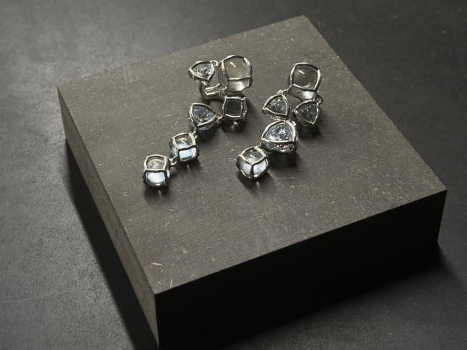 Les boucles d'oreilles pendantes