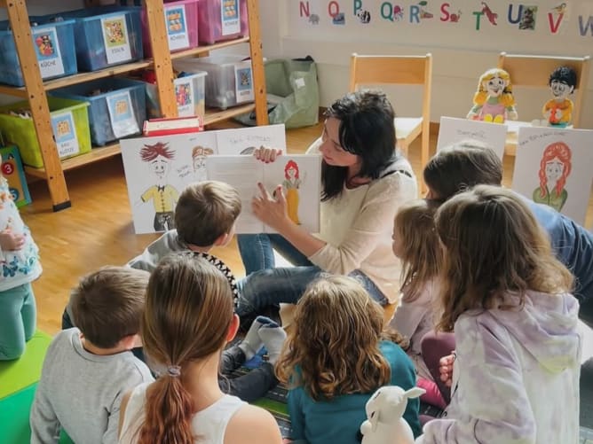 Benjamiin im Einsatz mit Kindern