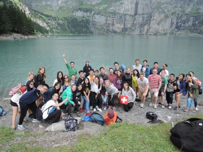 Wanderung am Oeschinensee