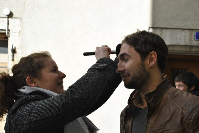 Séance maquillage pour Tommy Cattin