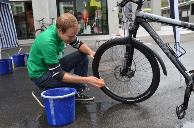 Wir planen eine öffentliche Velo-Putz-Aktion zum Kick Off.