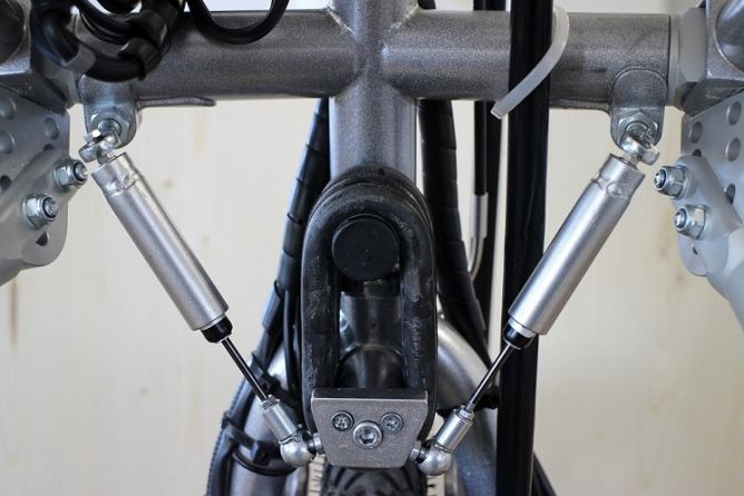 Prototyp Lenkstabilisator mit Gasdruckfedern