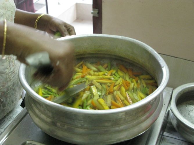 3) Mit etwas Wasser garen...