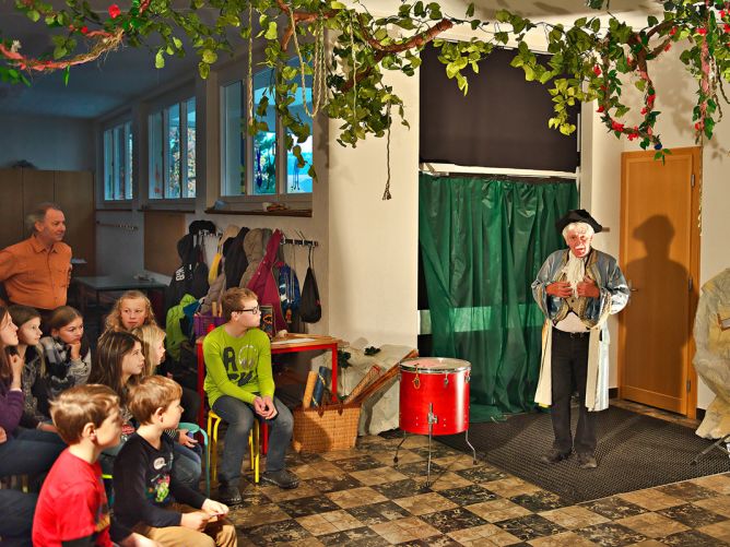 Beim Impulstag des Projekts werden die Schüler und Schülerinnen in das Geheimnis eingeweiht. Content