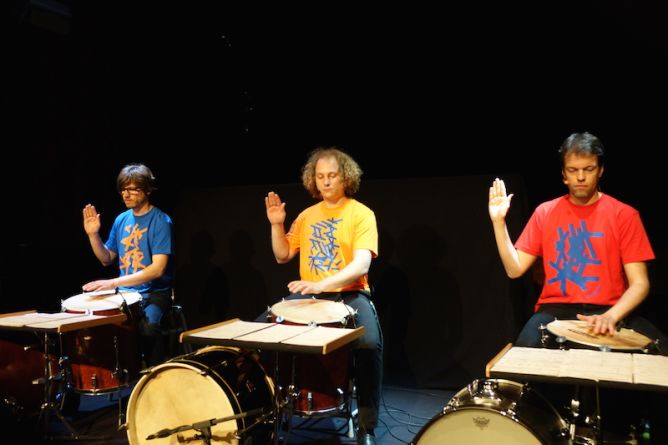 We Spoke en concert (interprétant ’Les guetteurs de sons’) à Lausanne – Mai 2016 © Marie Faucher Content