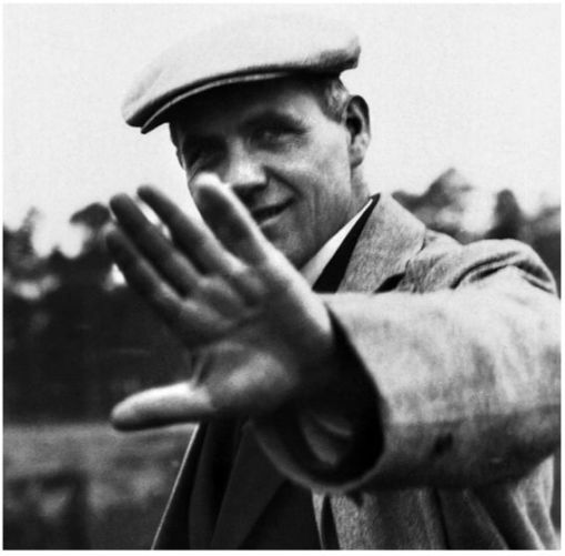Hannes Meyer, Berlin 1928, photo : Erich Consemüller Content