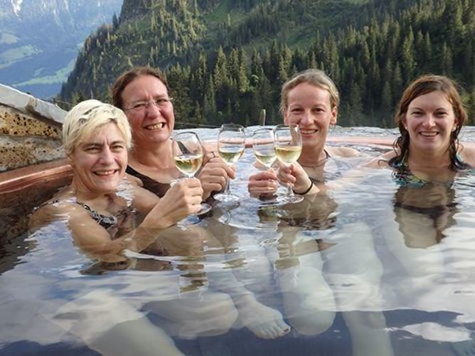 Alpen-Wellness im Hot-Pot auf der Alp Morgete