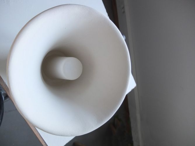 Elements of the loudspeaker after their first firing: Ceramic Bisque. Assembling, adapting, polishing and glazing are yet to be done! Content