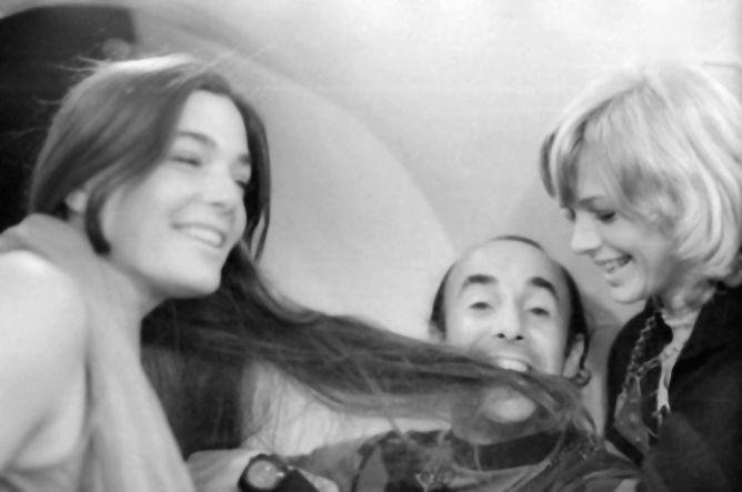 César with Leila and Lise Content