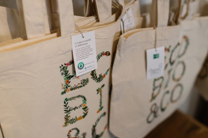 Totebag Ecobio&co - photo by Raphaël Dupertuis - kudos.ch Content
