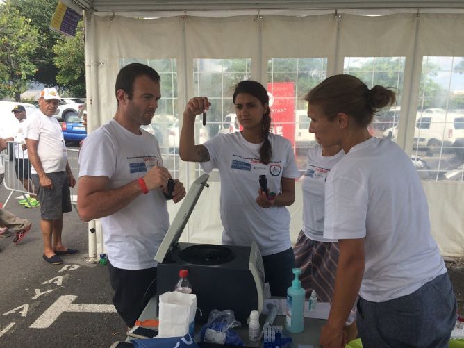 Le prélèvement est positionné dans la centrifugeuse Content