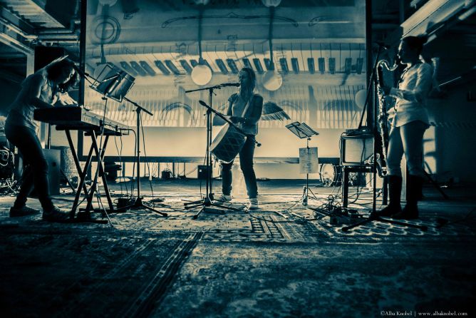 NEL MEZZO DEL CAMIN DE NOSTRA VITA (vidéo Stéphanie Prizreni, photo Alba Knobel) Content