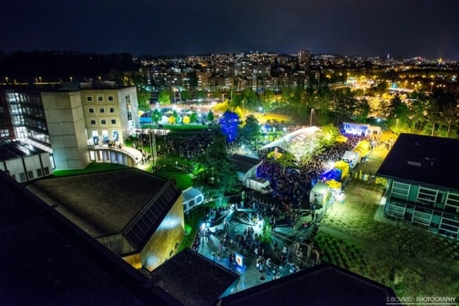 Vue du festival depuis le bâtiment en 2015 Content