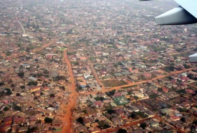 Survol au-dessus de Lomé - janvier 2018 Content