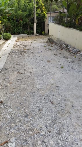 Via d'accesso molto difficoltosa con carrozzine per disabili!