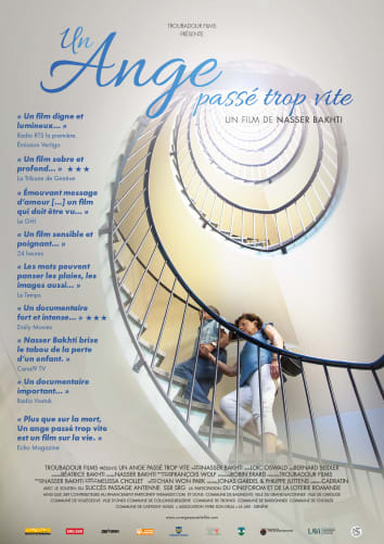 L'affiche avec les extraits des retours de la presse Content