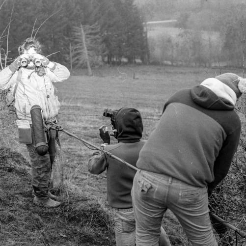 Pendant la séquence, la caméra tourne et les ingénieurs son captent l'audio environnant.